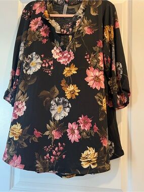 Honeyme Curvy Black Floral V-Neck Women's Top - Pink & Yellow Blooms
